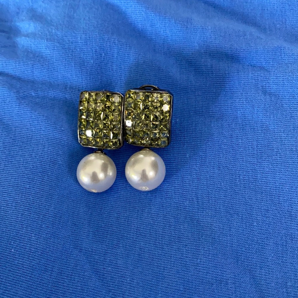 Earrings - Picture 2 of 4